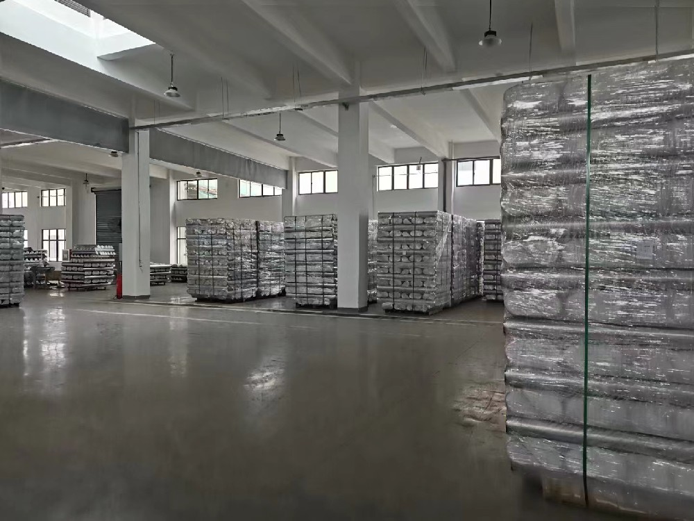 清仓特惠！2 米 304 不锈钢猪槽：降本增效，助力养殖升级